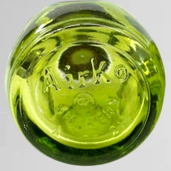 VINTAGE AIRKO MID CENTURY AVOCADO GREEN THUMBPRINT GLASS SALT & PEPPER SHAKERS - Picture 6 of 6